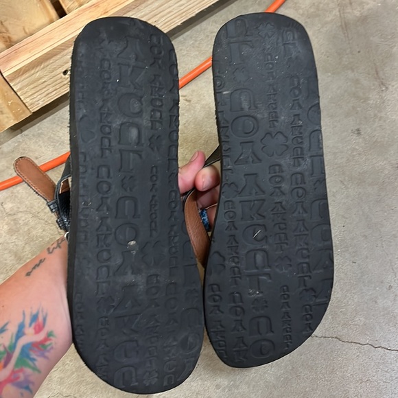 Lucky brand flip flops - Picture 7 of 8